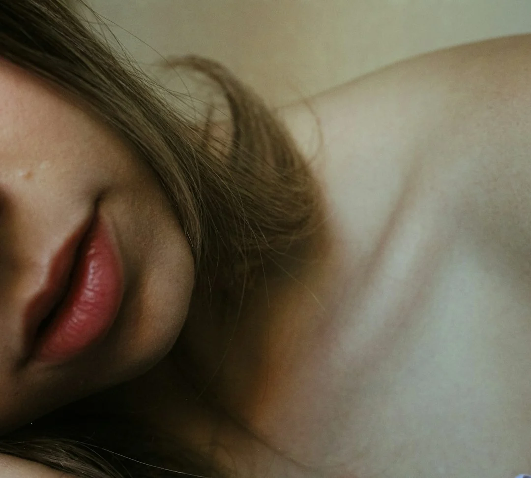 Lip flip uygulaması ve üst dudak anatomisini temsil eden görsel – Bodrum